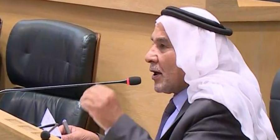 النائب محمد أبو صعيليك يحول سؤاله حول اجراءات الحكومة بتنفيذ الحجر الصحي على مصابين كورونا إلى استجواب  