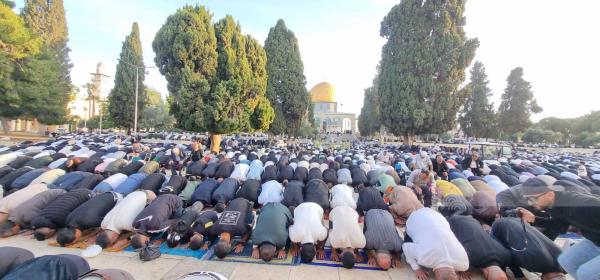 70 ألفًا يؤدون صلاة الجمعة في المسجد الأقصى