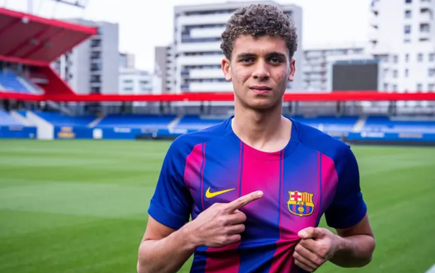 رغم إبهار مدربه وزملائه ..  حمزة عبدالكريم ينتظر شهرين للظهور مع برشلونة