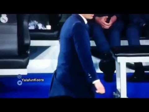 بالفيديو.. بنزيمة يستبب في تمزيق " سروال " زيدان