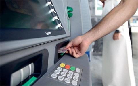 بنوك توقف خدماتها مؤقتا بسبب التوقيت الصيفي