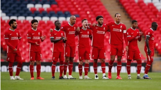 نجم ليفربول يلمح إلى إمكانية الرحيل عن الفريق هذا الصيف