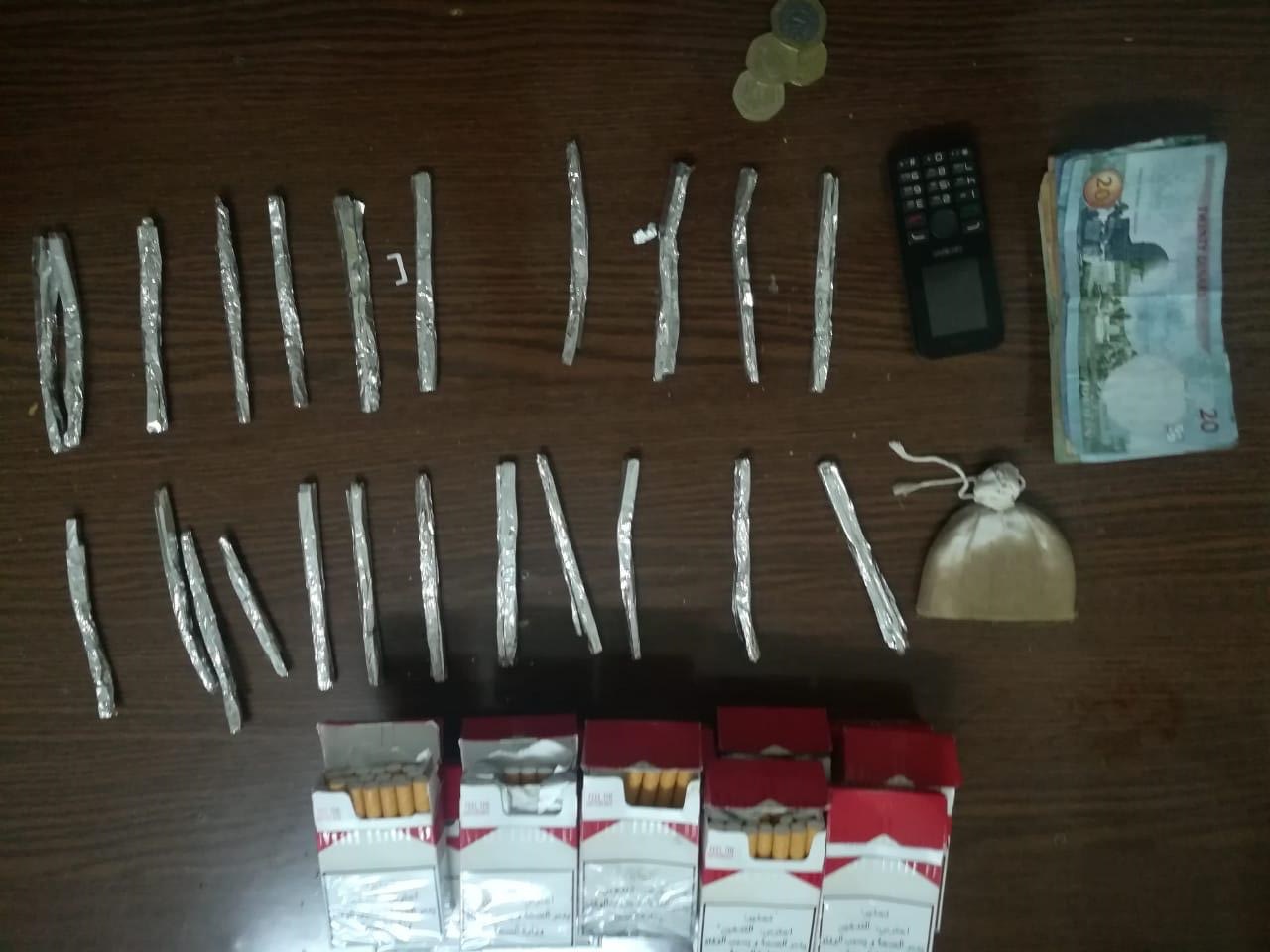  بالصور  ..  القبض على (4) اشخاص من مروجي المخدرات بمداهمات امنية 