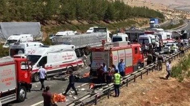 مصرع 8 أشخاص وإصابة 36 في حادث سير بتركيا