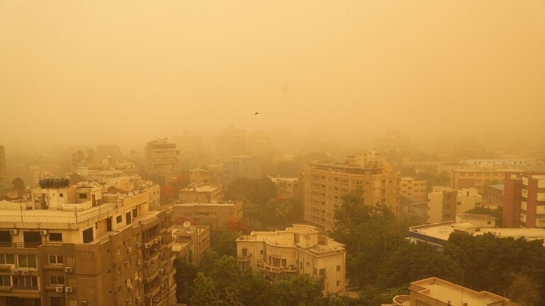 "رائحة تسبق الكارثة" تثير الجدل في مصر ..  البحوث الفلكية تعلق على تغير طبقات الأرض