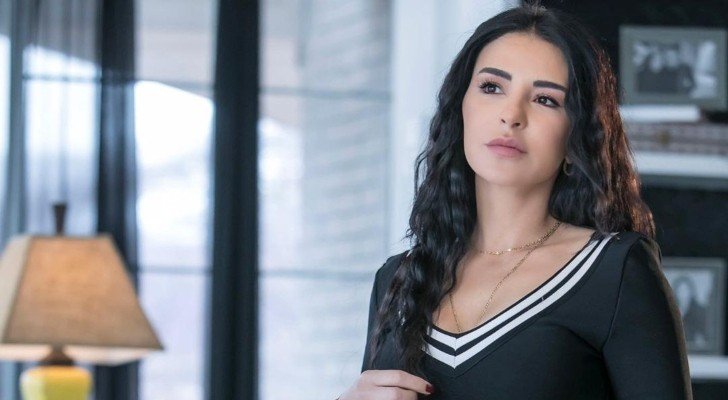 شاهد  ..  ماغي بو غصن بإطلالة جديدة 