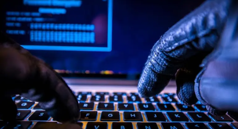 قراصنة مرتبطون بإيران يهددون بنشر رسائل بريد لمساعدي ترامب