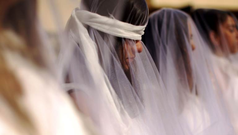 ضربت زوجتي لأنها قللت من احترامها لأمي