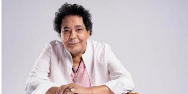«لا تقلقوا» ..  سر سفر محمد منير إلى ألمانيا