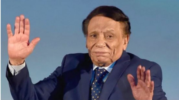 عادل إمام"عن حالته الصحية ساخراً: عاوزيني أموت ليه؟  