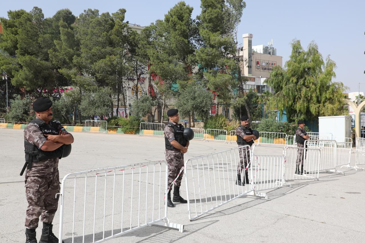 نشامى الأمن العام في جاهزية عالية لتأمين مباراة الحسين والفيصلي - صور 