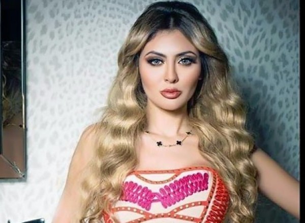 فيديو لمريم حسين وهي تصلي مع ابنتها ..  والجمهور يسخر"بركاتك يا حجة" 