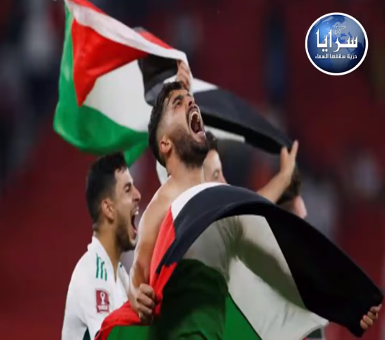 بالفيديو  ..  لاعبو الجزائر يرفعون علم فلسطين عقب الفوز على المغرب