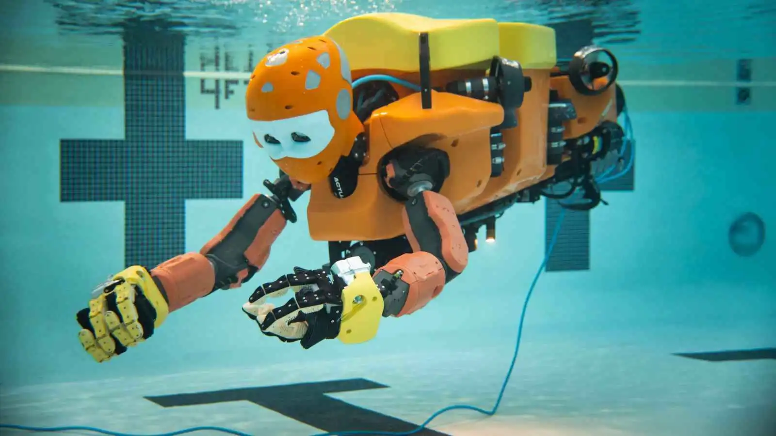 جلد إلكتروني ذاتي الإصلاح يعزز قدرات الروبوتات والغواصين تحت الماء  