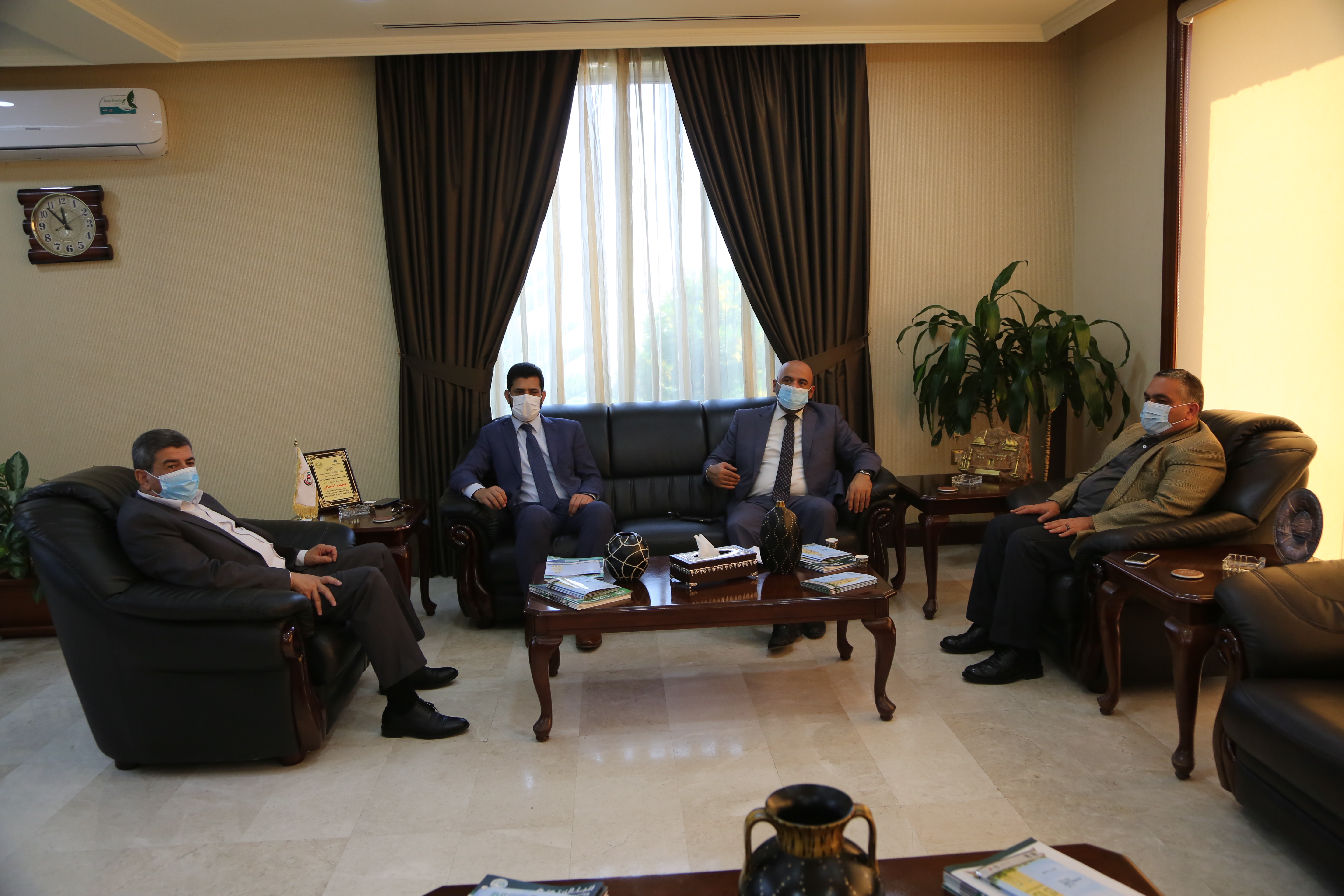 رئيس جامعة الزيتونة الأردنية يلتقي الملحق الثقافي العماني 