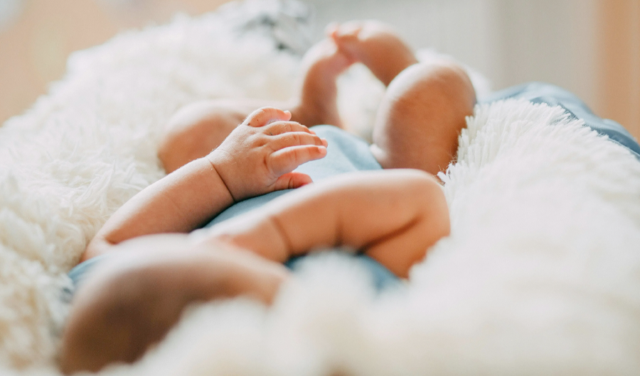 تمت العملية باستخدام روبوت ..  ولادة أول طفل في العالم بالذكاء الاصطناعي