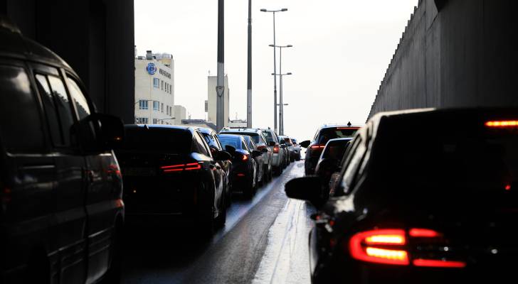حادث سير يعطل حركة المرور عند إشارة التطوير الحضري في ماركا