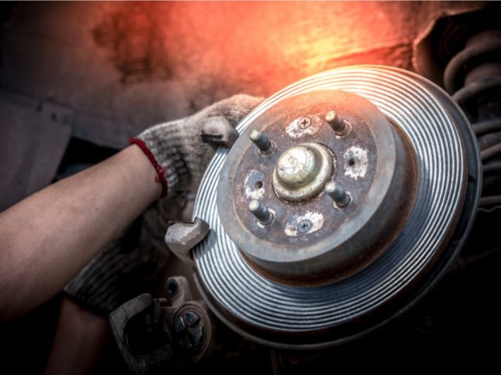 ما هي أسباب عطل بريك السيارة