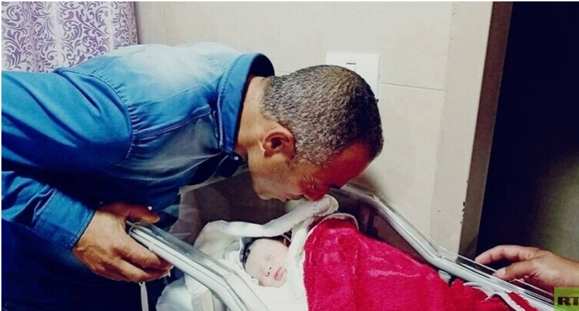 بعد 8 أيام على استشهاده  ..  فلسطيني يرزق بمولودة
