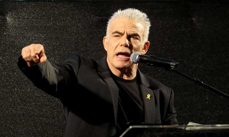 لبيد يدعو مناصري الحكومة للانضمام إلى إضراب الأحد المقبل