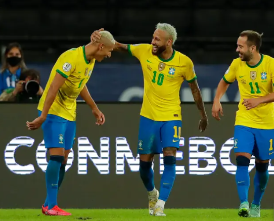 لاعب البرازيل يعلن إصابته بالسرطان وخضوعه لجراحة