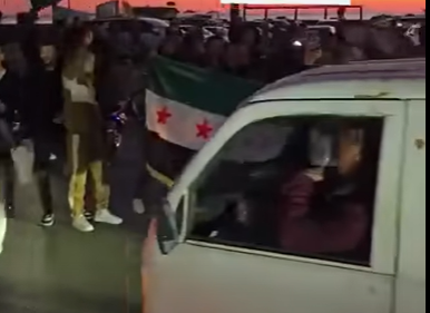 بالفيديو ..  شبان من طرطوس يهتفون:"يا ايران جني جني ..  العلوي خيو للسني"