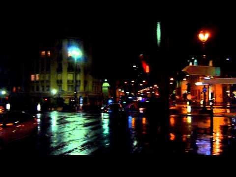 باص ديسكو يتجول في شوارع باريس
