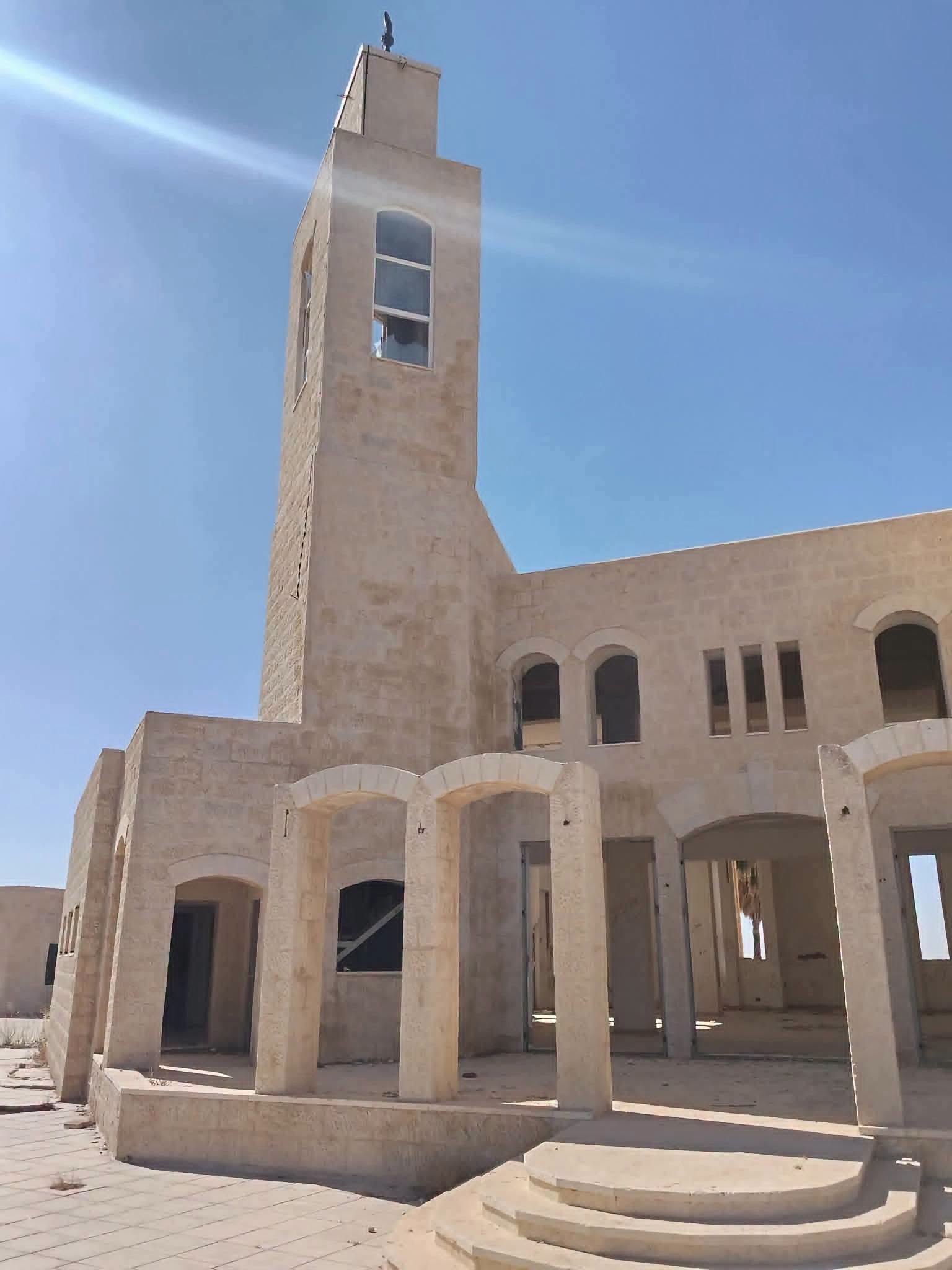 أمام وزارة الأوقاف ..  مسجد يتحول إلى ساحة للعبث والتخريب - صور