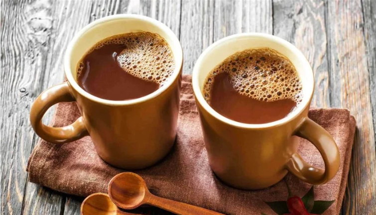 مشروبان صحيان يحاربان أضرار الجلوس لساعات طويلة في العمل