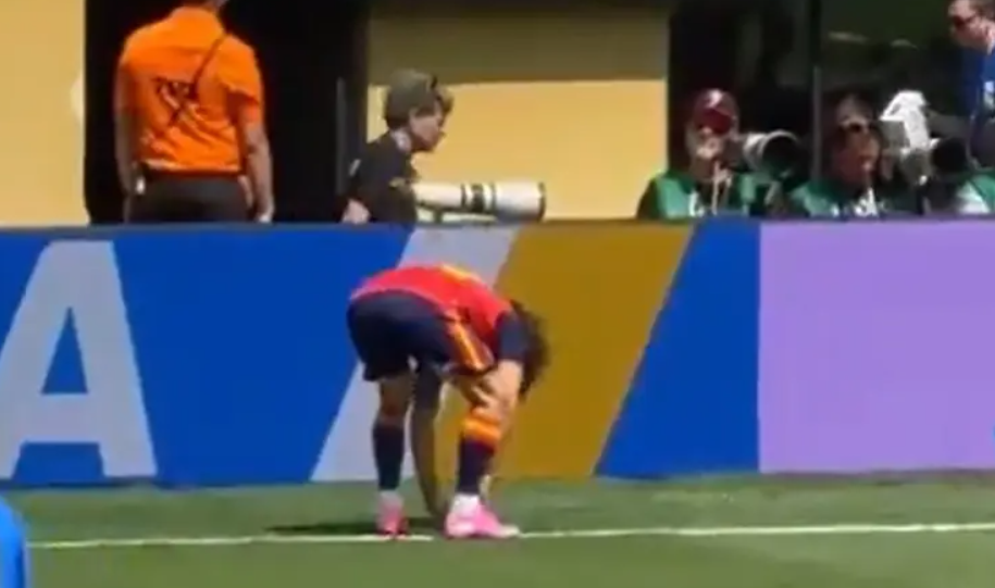 ما الذي أخرجه كوكوريا من جوربه ودفنه في الملعب قبل مواجهة الأرجنتين؟