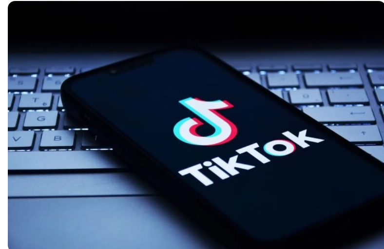 كيف يستغل المحتالون تطبيق تيك توك لإصابة المستخدمين بالبرامج الضارة