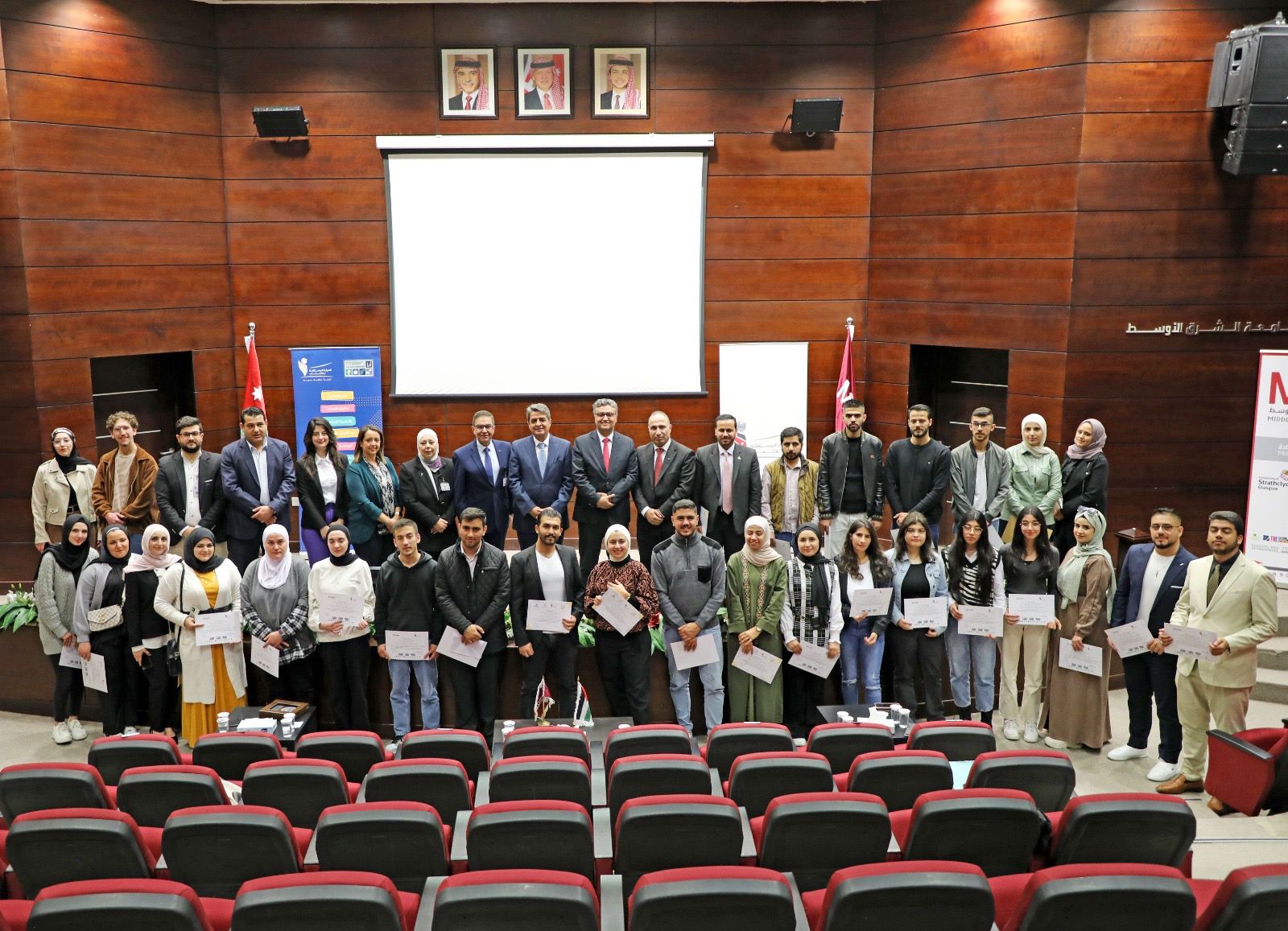 "المستقلة للانتخاب" ترعى حفل تخريج طلبة "أنا أشارك" في جامعة الشرق الأوسط