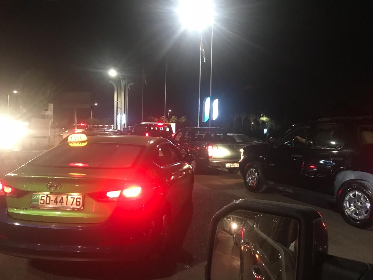 تعطل السبل بمستثمرين بعد مغادرة الطائرة التركية وتركهم بمطار العقبة  ..  صورة  .. 
