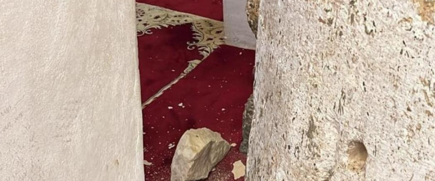 سقوط قطع من الحجارة من أعمدة في المسجد الأقصى