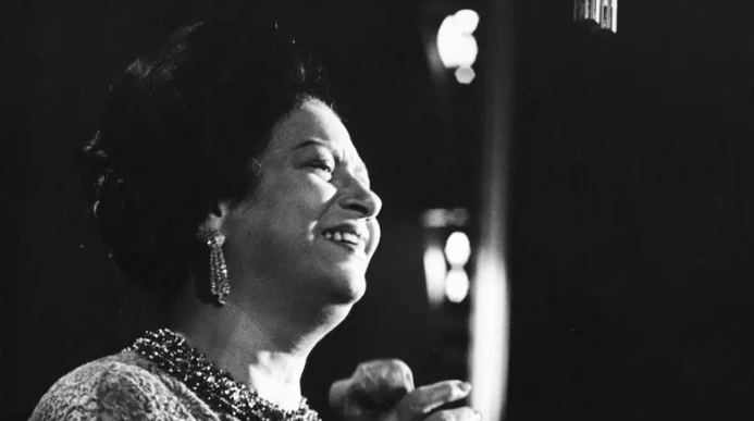 أغنية لأم كلثوم على إذاعة القرآن الكريم في مصر ..  والمحطة توضح