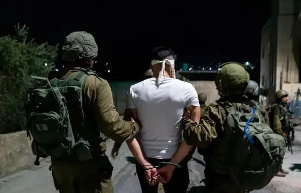 الاحتلال يعتقل فلسطينيا في رام الله بالضفة