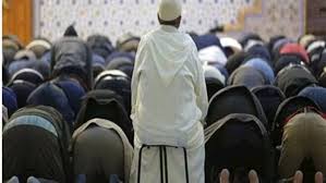 أهم أحكام الصلاة على الكرسي في المسجد ..  10 تعليمات يوضحها الأزهر للفتوى