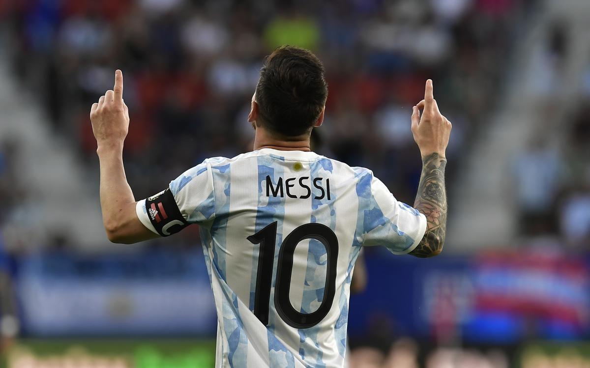 ميسي يرشح منتخبين للفوز بكأس العالم