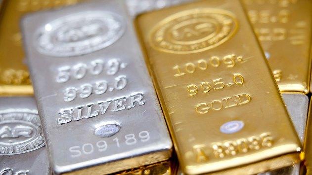سعر أونصة الفضة يقفز 5% والذهب بنسبة 1%