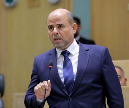 النائب السابق محمد العكور يهاجم من يرى النيابة استثمارًا: “ أنتم سرسرية”
