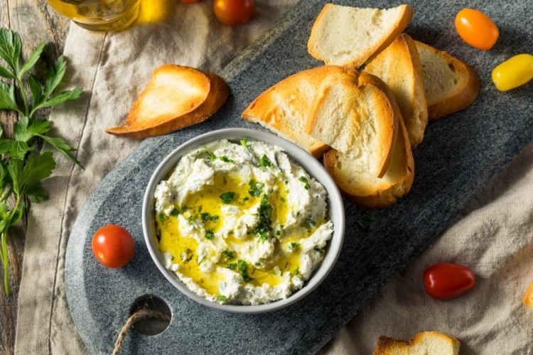  طريقة عمل تغميسة الفيتا والزعتر للفطورم