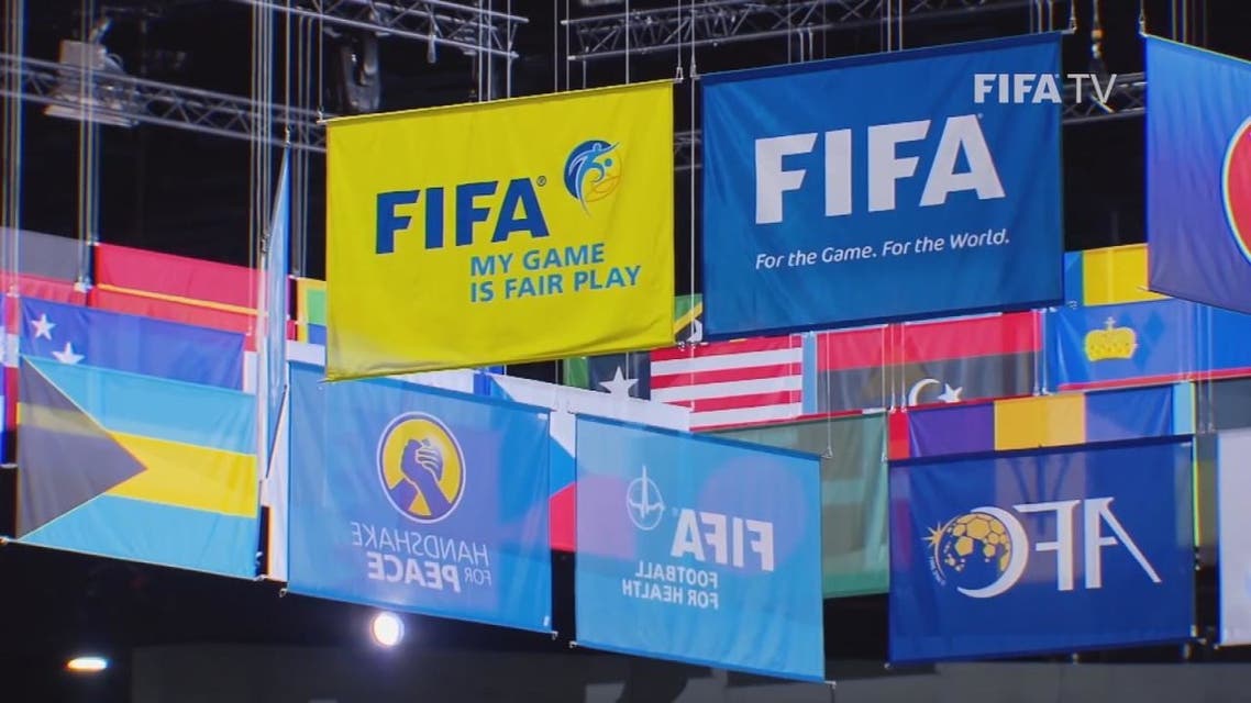 "فيفا" يكشف حقيقة تغيير قوانين كرة القدم