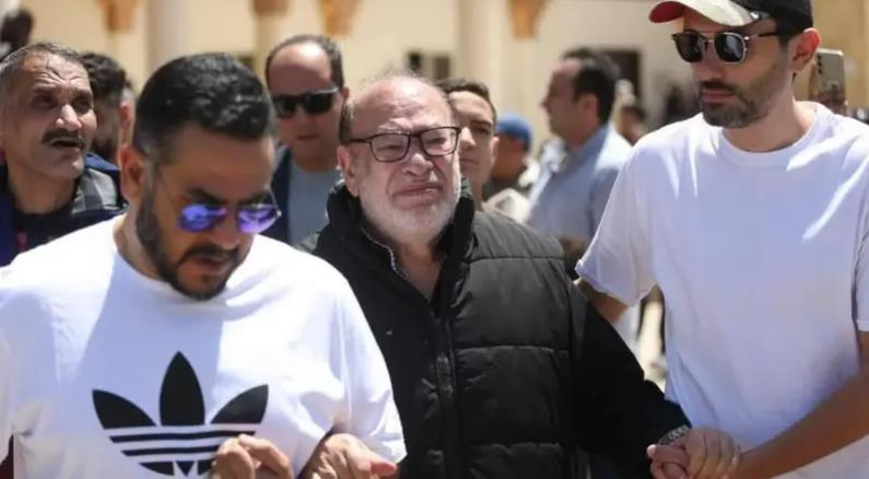 بعد انهياره في الجنازة ..  رسالة من صلاح عبد الله لسليمان عيد