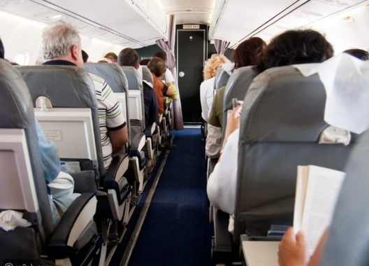 كيف تختار مقعدك المثالي على الطائرة؟