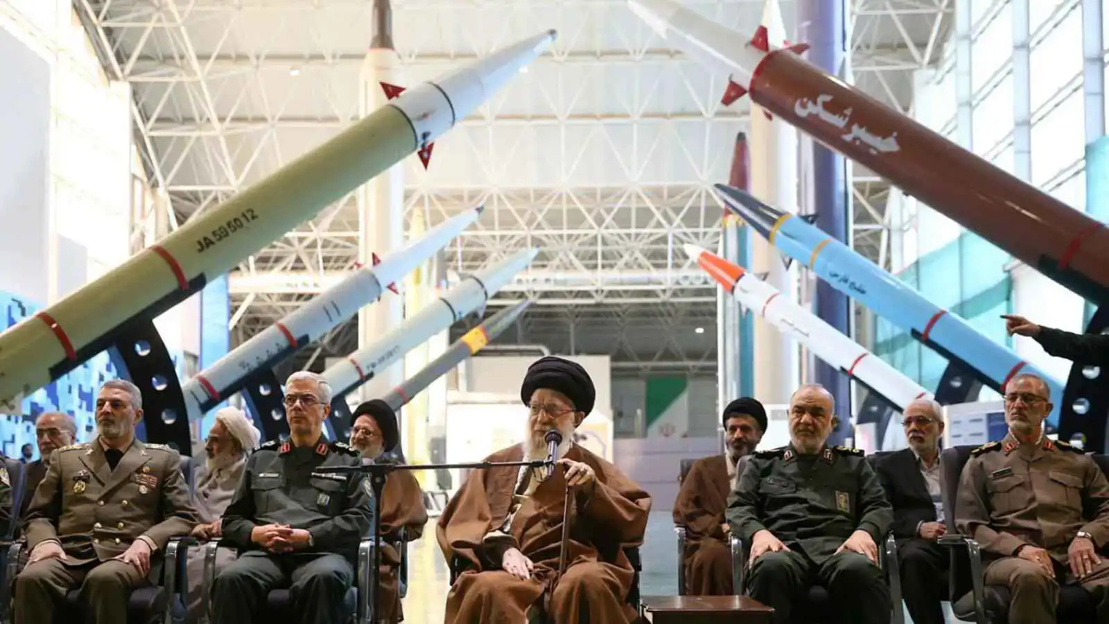 إيران ..  كيف انقلب السحر على الساحر؟ 