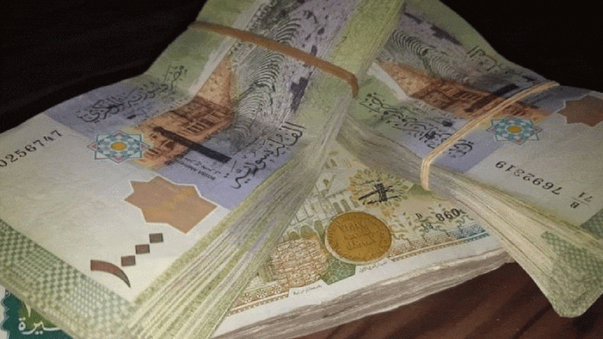 سوريا : العثور على جثة متسول سوري مات قبل أيام في منزله ..  يمتلك أموالا وعقارات (صور)