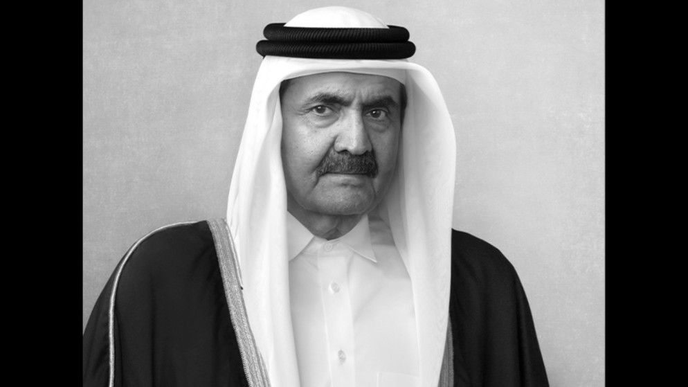 الملك يأمر بإعلان الحداد على الأمير حمد بن خليفة آل ثاني في البلاط الملكي