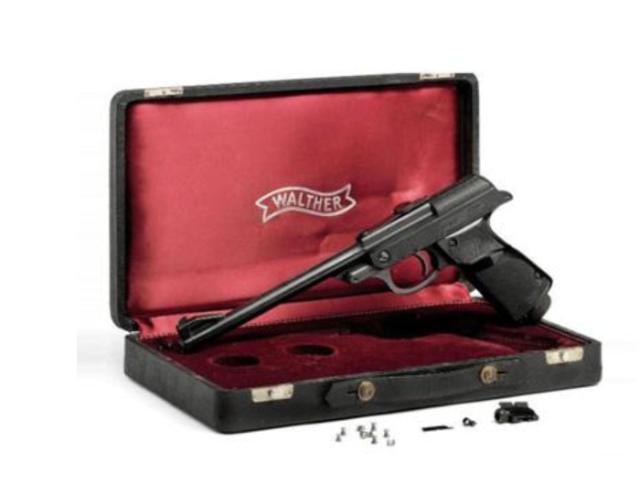 بيع مسدس جيمس بوند مقابل 256 ألف دولار