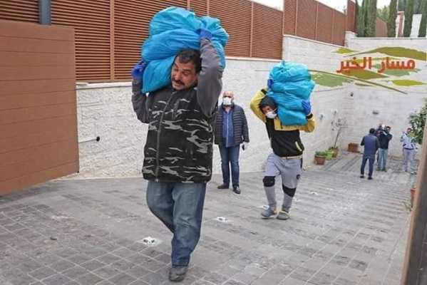 بالصور ..  وافدون مصريون في الاردن يتبرعون بأجرة يومهم ويجهزون 3 آلاف طرد غذائي