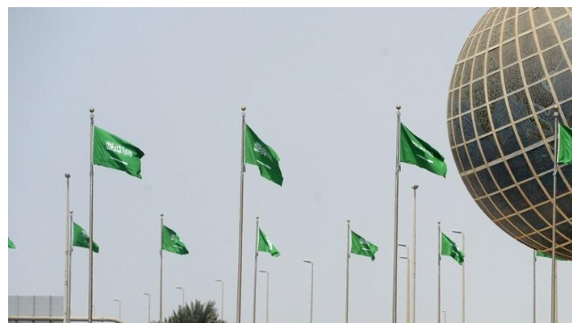 السعودية ..  إغلاق مطعم شهير في الرياض بعد تسمم 15 شخصا